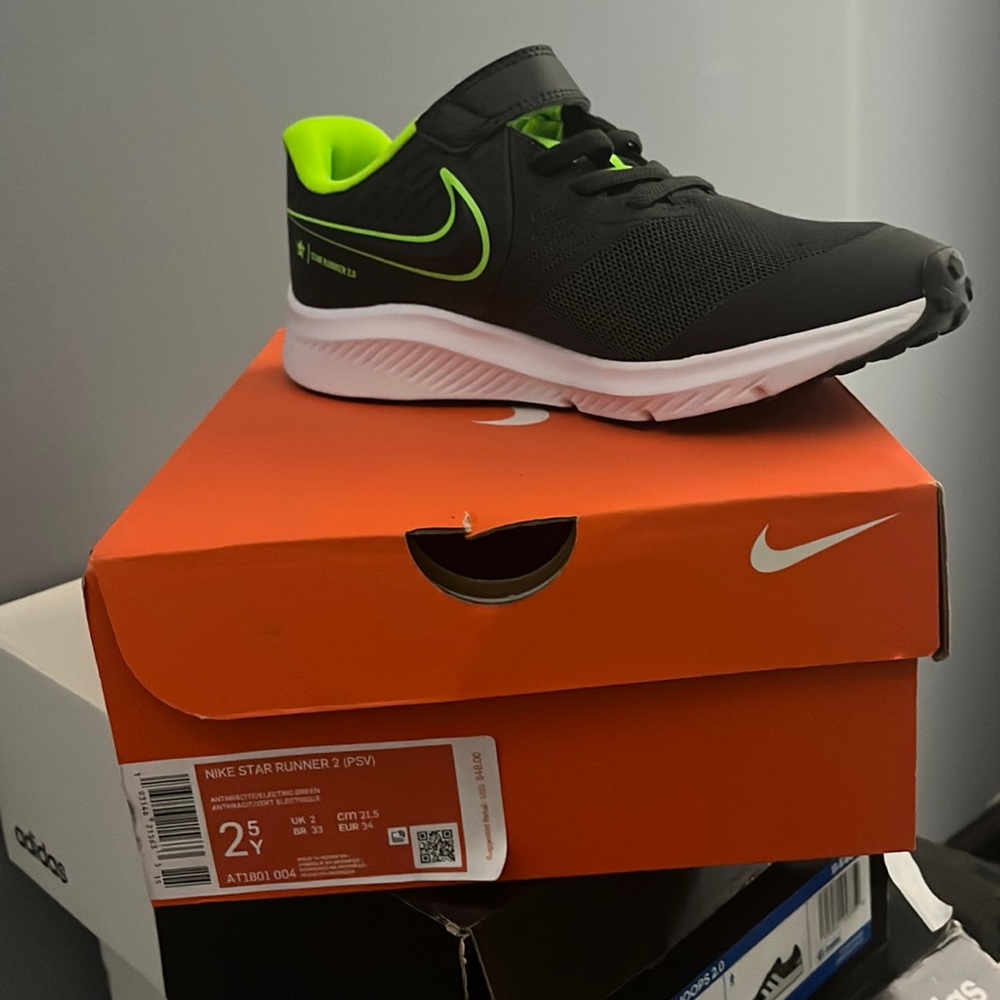 Child Nike Star Runner - size 2.5Y